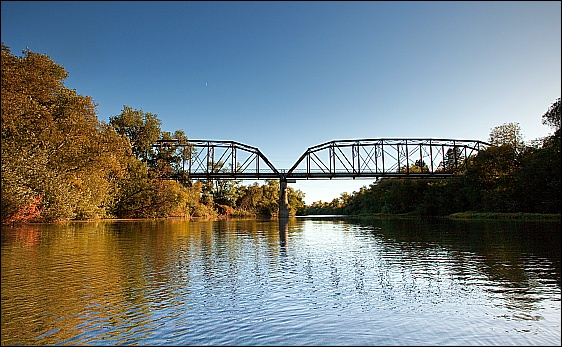 Healdsburg Memorial Bridge - photo Wikimedia Commons